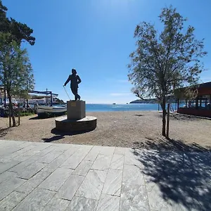 Espectacular Planta Baja Con Terraza Y Parking A 5 Min De La Playa Cadaqués